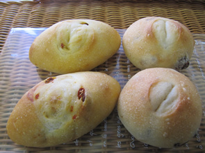 玄米パン(レーズン・クコ)